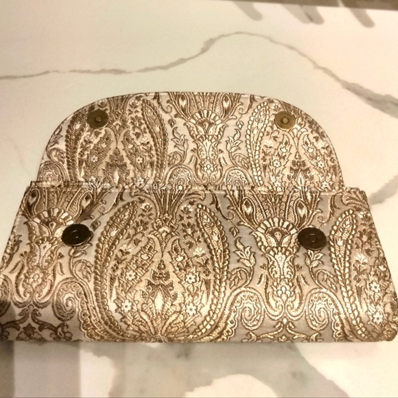 Vintage Gold Damask Gold and‎ cream Clutch - Picture 2 of 6